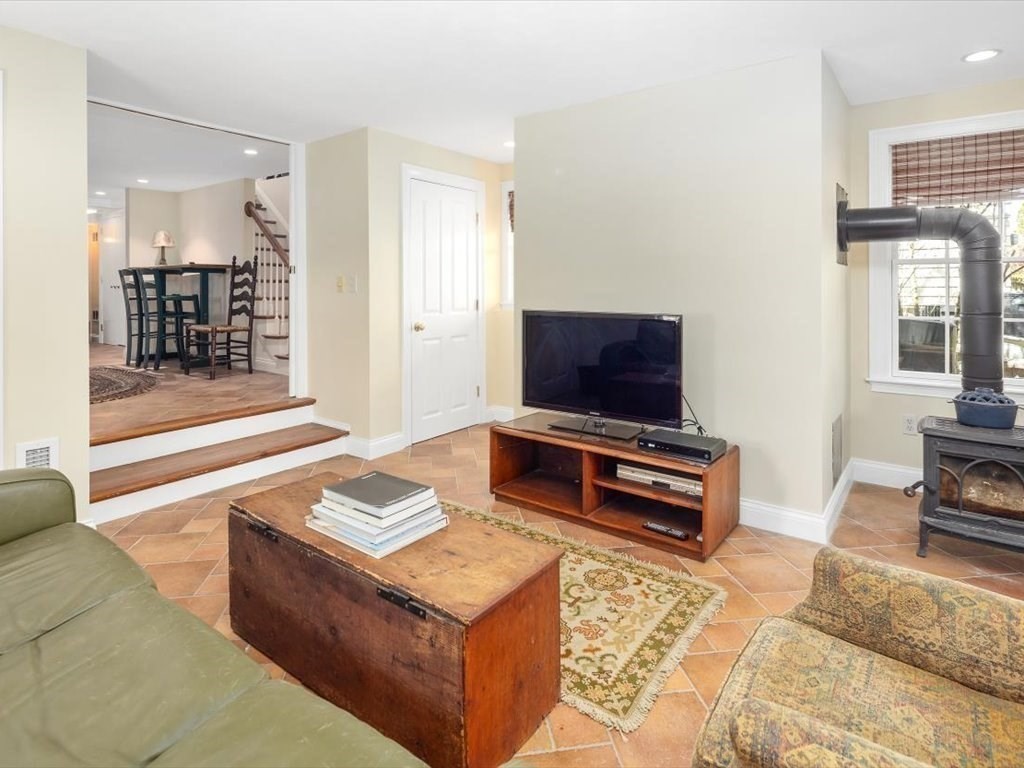 151 Pilgrim Road Weymouth, MA 02191 - Photo 17 of 27