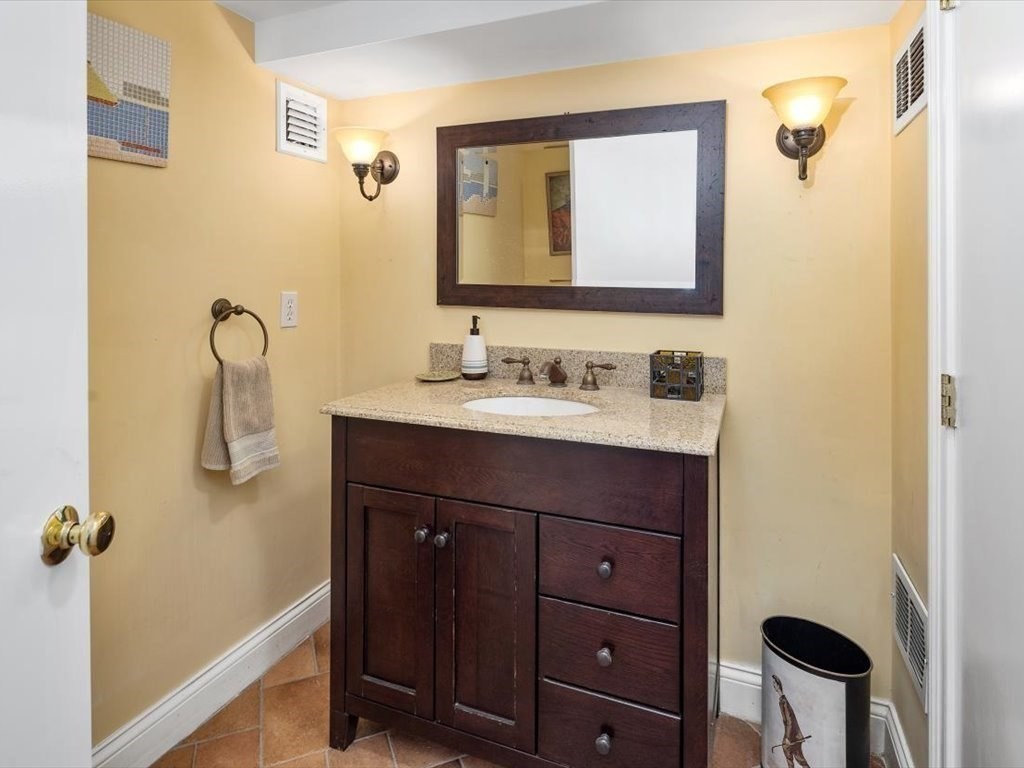 151 Pilgrim Road Weymouth, MA 02191 - Photo 18 of 27