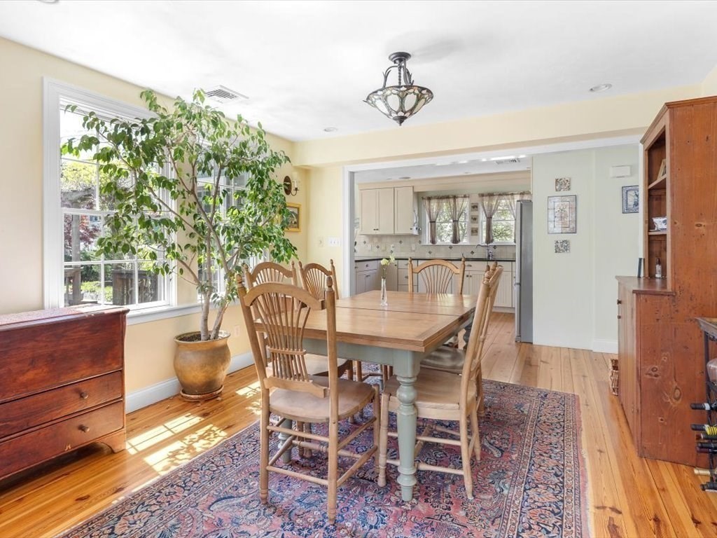 151 Pilgrim Road Weymouth, MA 02191 - Photo 5 of 27
