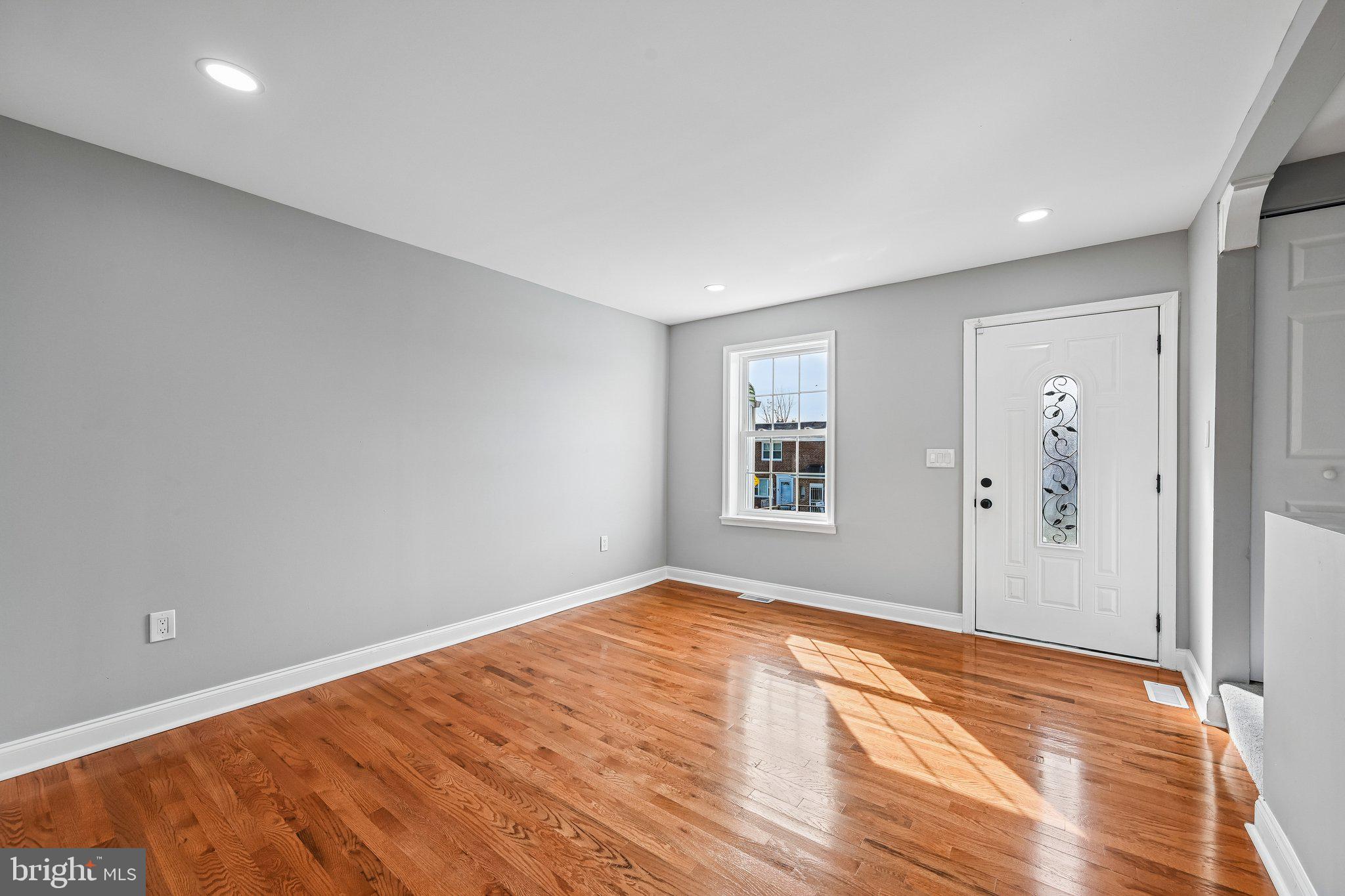 628 Roundview Road Baltimore, MD 21225 - Photo 5 of 43