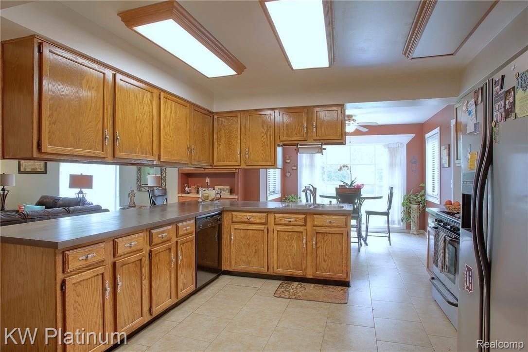 1424 Fawn Court Rochester, MI 48309 - Photo 3 of 37 Kitchen_2nd_View.jpg