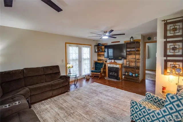 $200,000 | 22520 South Centennial Road, Jerseyville, IL 62052