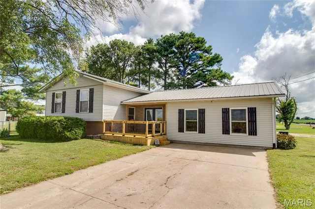 $200,000 | 22520 South Centennial Road, Jerseyville, IL 62052