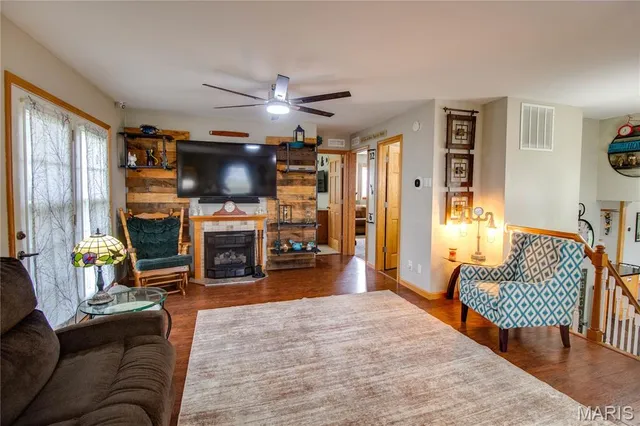 $200,000 | 22520 South Centennial Road, Jerseyville, IL 62052