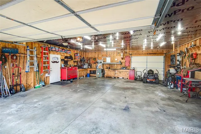 $200,000 | 22520 South Centennial Road, Jerseyville, IL 62052