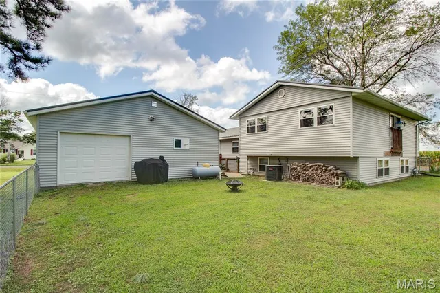 $200,000 | 22520 South Centennial Road, Jerseyville, IL 62052