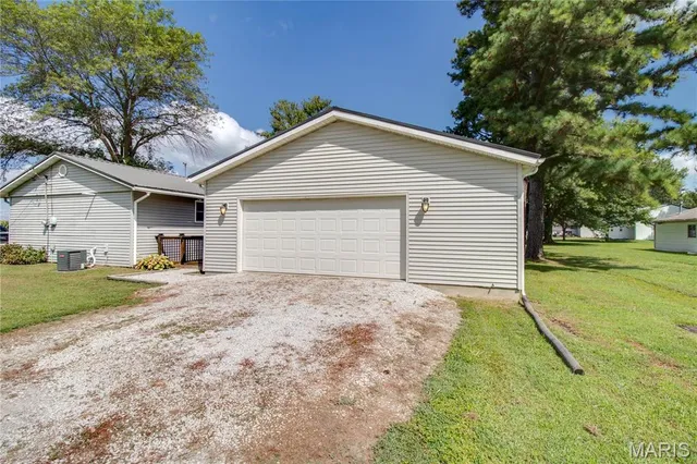 $200,000 | 22520 South Centennial Road, Jerseyville, IL 62052