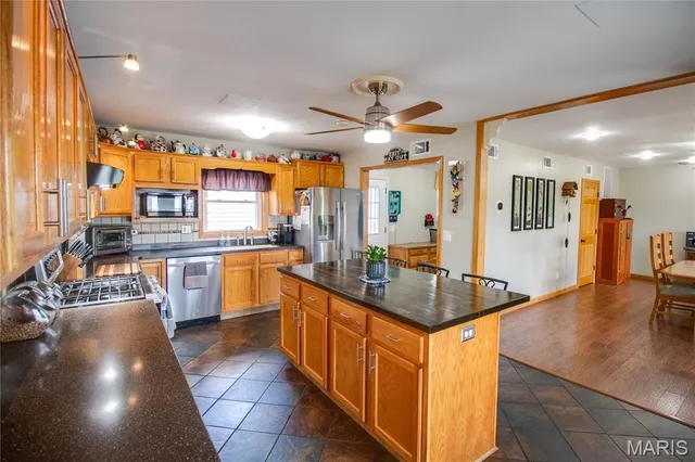 $200,000 | 22520 South Centennial Road, Jerseyville, IL 62052