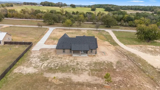 $479,999 | 647 Old Highway 20, McDade, TX 78650