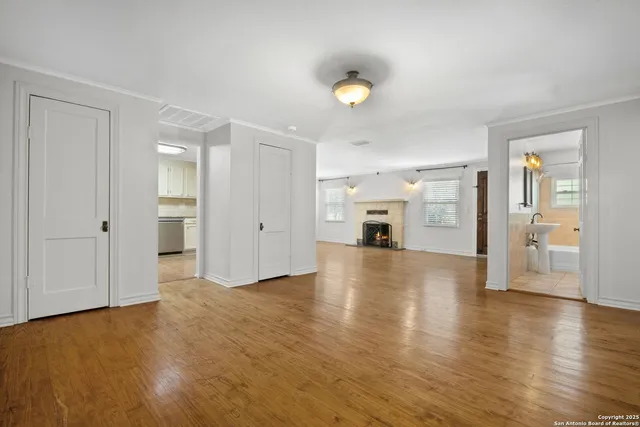 $2,750 | 225 North Street, Boerne, TX 78006