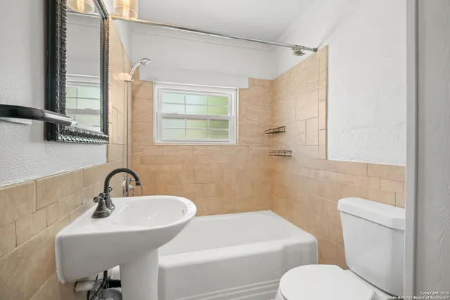 $2,750 | 225 North Street, Boerne, TX 78006