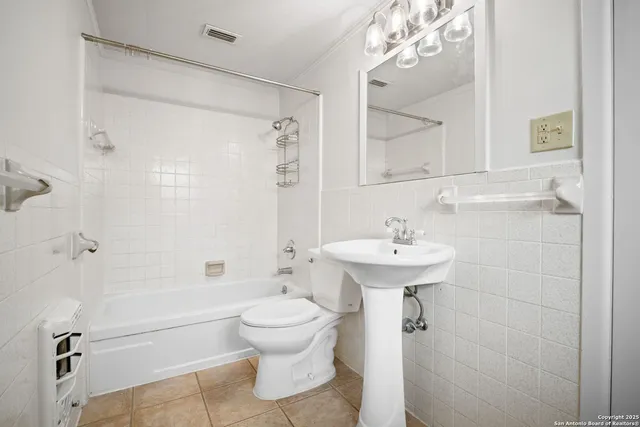 $2,750 | 225 North Street, Boerne, TX 78006