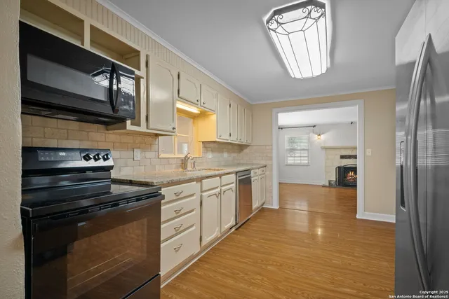 $2,750 | 225 North Street, Boerne, TX 78006