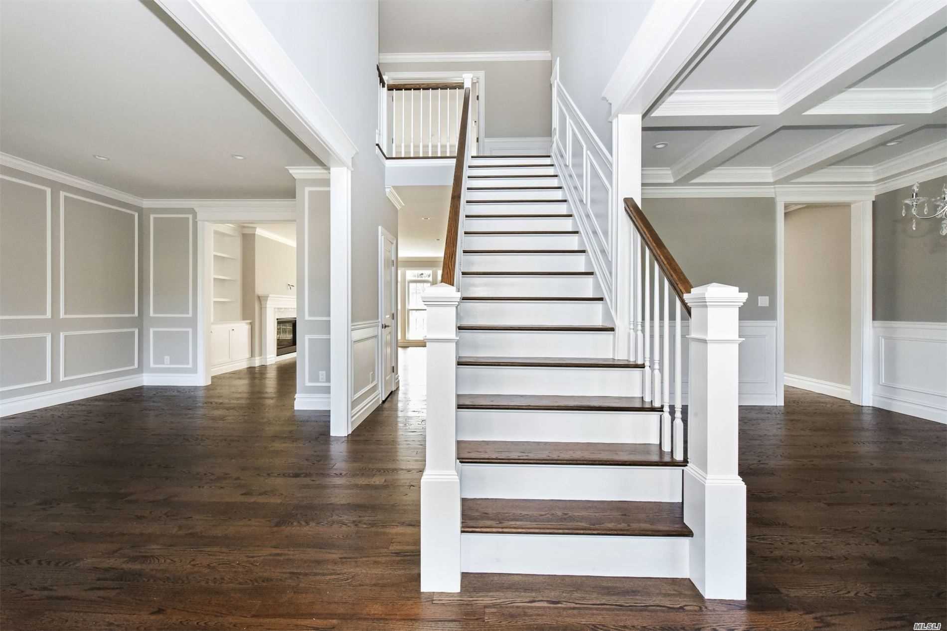 29 Hofstra Drive Plainview, NY 11803 - Photo 2 of 19