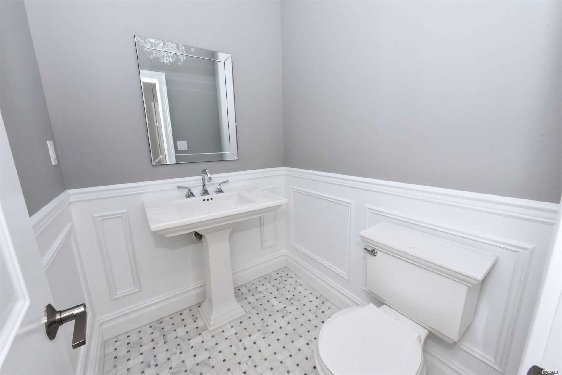 29 Hofstra Drive Plainview, NY 11803 - Photo 12 of 19