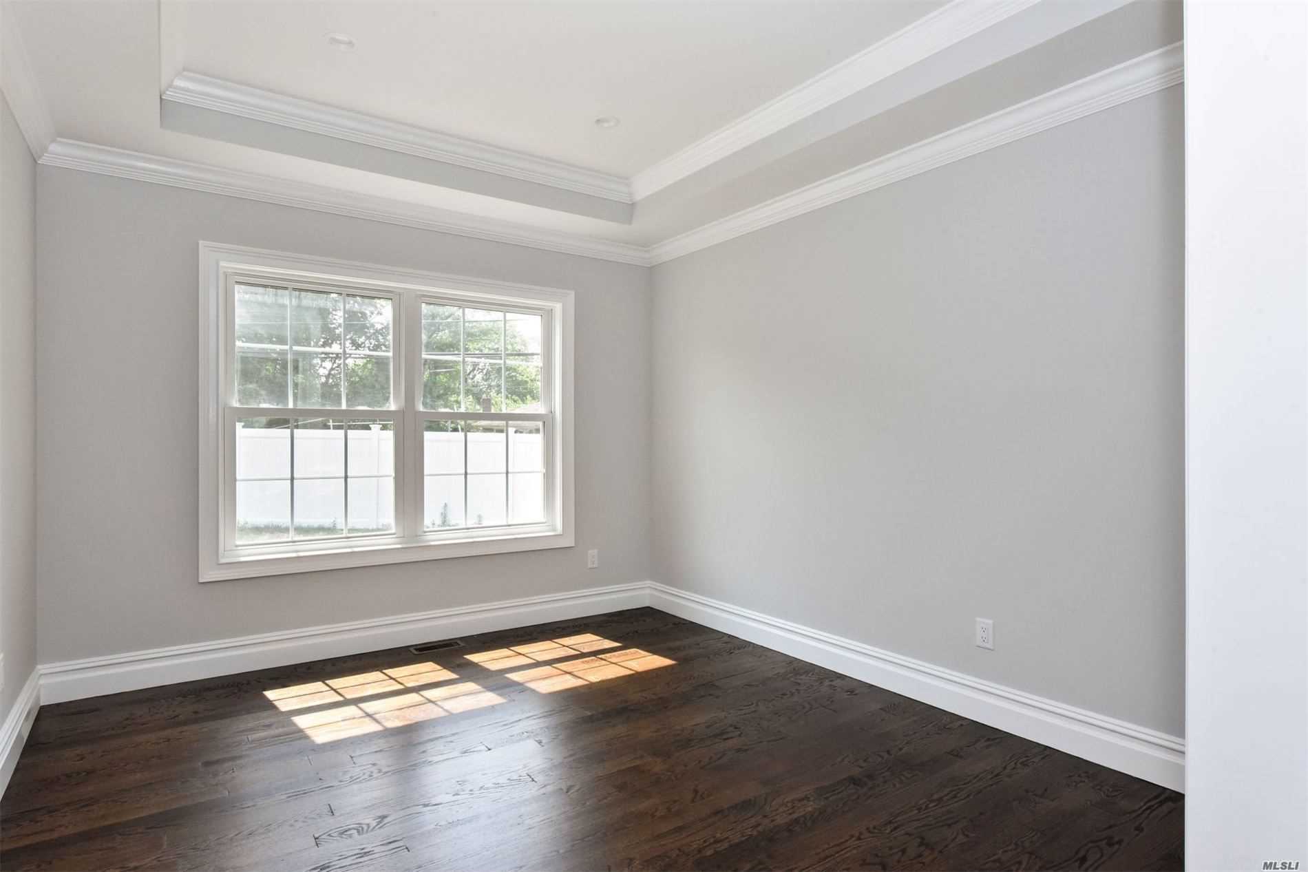 29 Hofstra Drive Plainview, NY 11803 - Photo 13 of 19