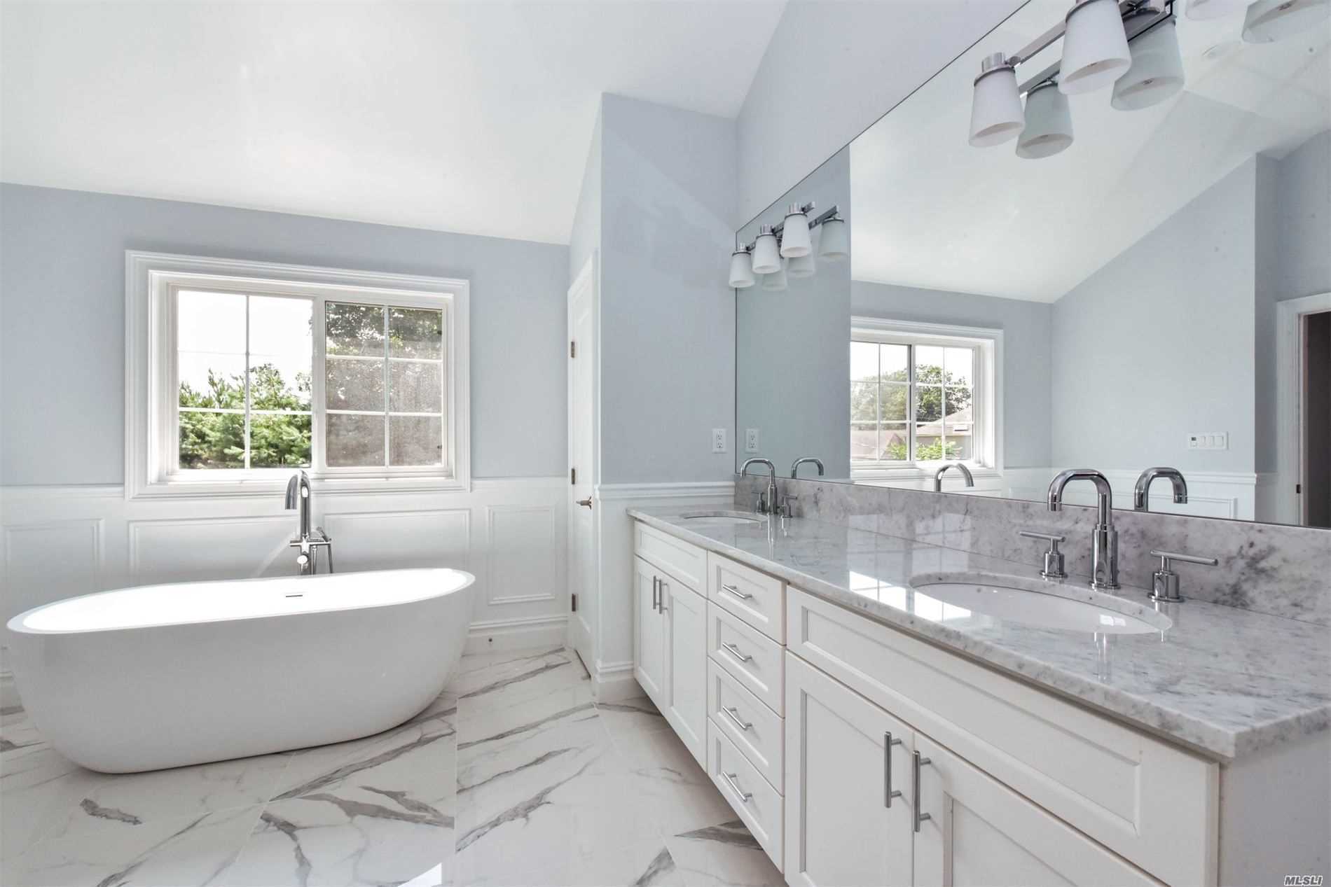 29 Hofstra Drive Plainview, NY 11803 - Photo 15 of 19