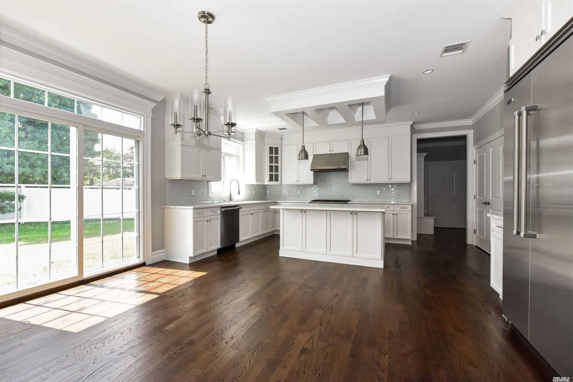 29 Hofstra Drive Plainview, NY 11803 - Photo 3 of 19