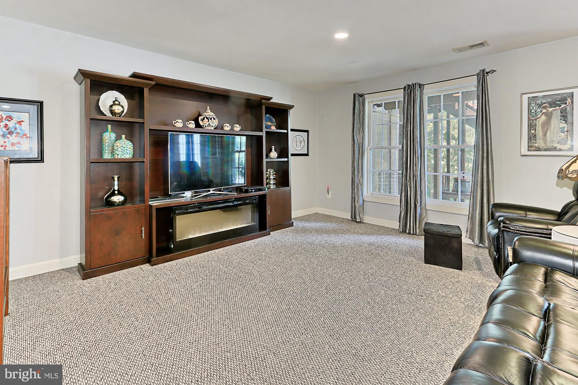 7357 Cluster House Way Gainesville, VA 20155 - Photo 31 of 46 LL bright and spacious enough to be a DESTINATION!