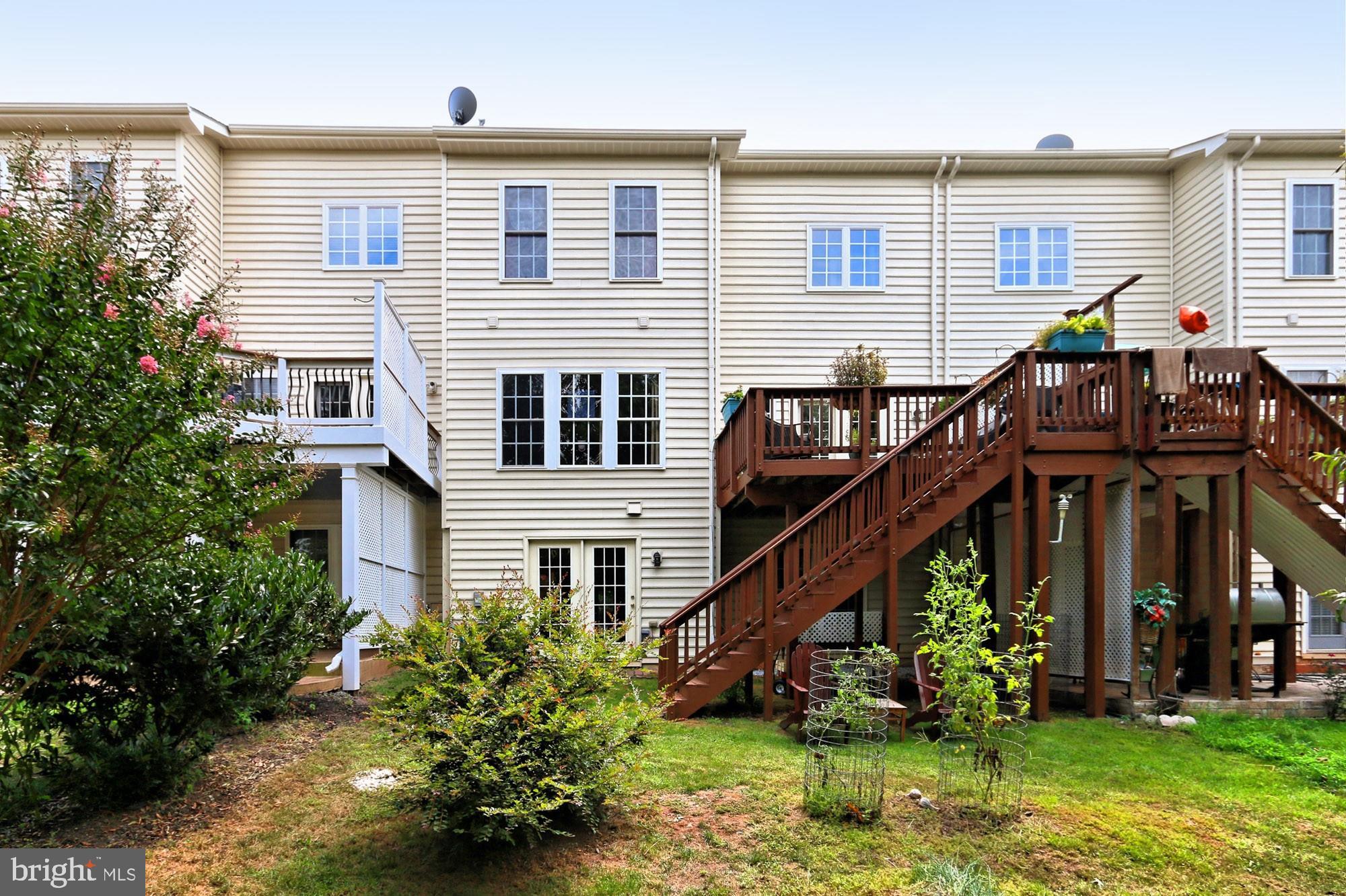 7357 Cluster House Way Gainesville, VA 20155 - Photo 45 of 46 Designed to live like a SFH.