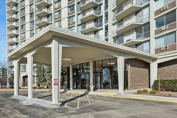 $210,000 | 40 North Tower Road, Unit 8F, Oak Brook, IL 60523