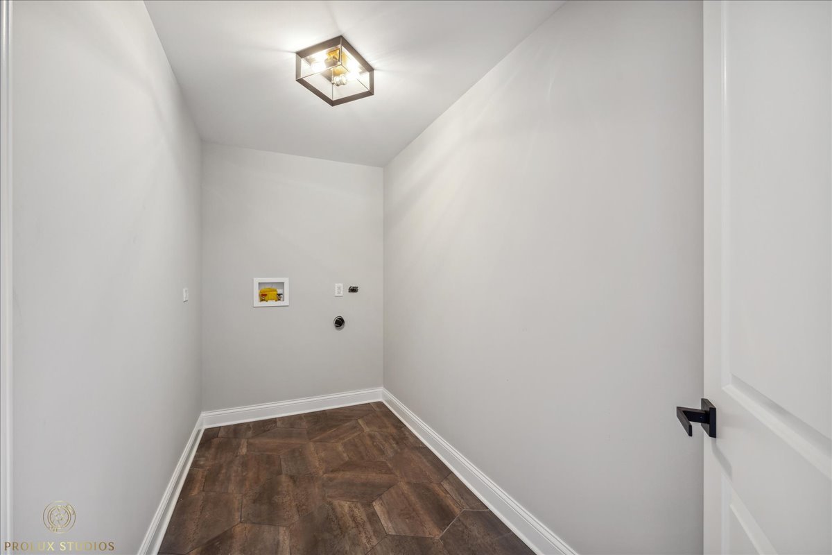 230 Stonegate Road Buffalo Grove, IL 60089 - Photo 8 of 13 a view of a small space with wooden floor