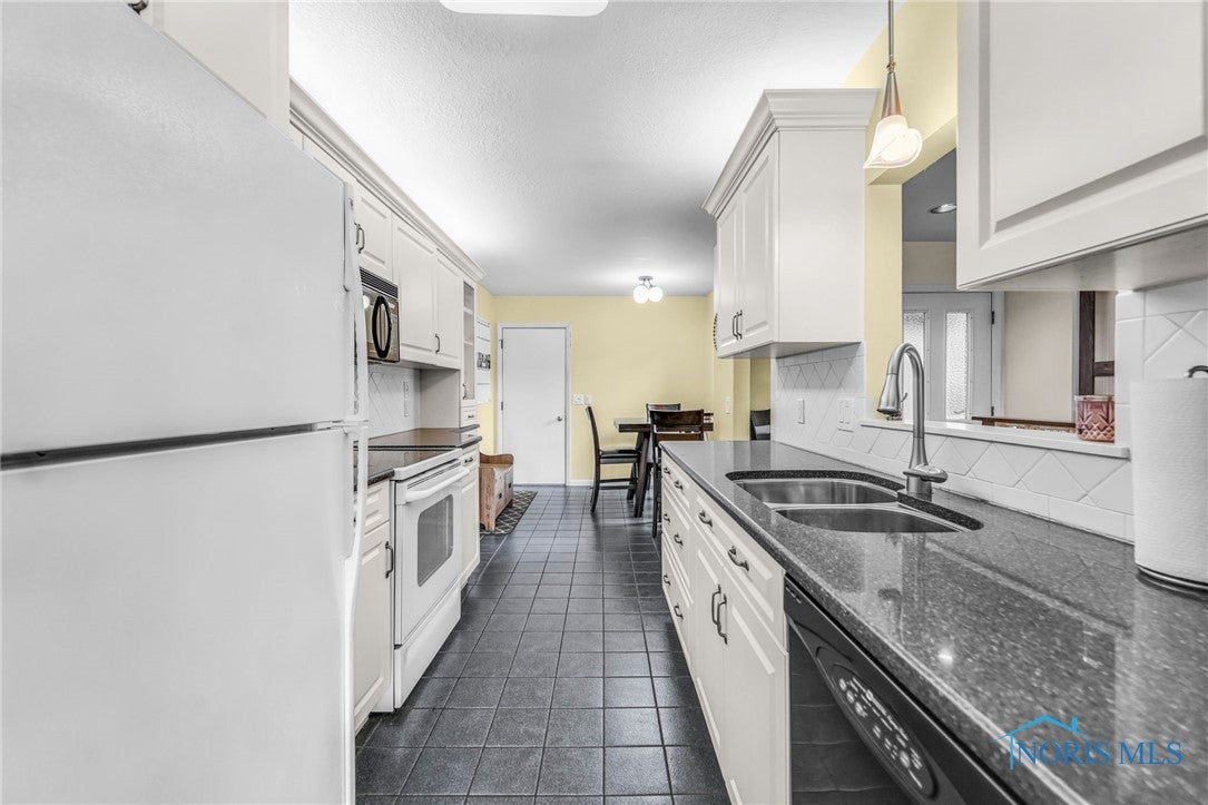 29323 Bates Road Perrysburg, OH 43551 - Photo 13 of 39 Gallery Image 13