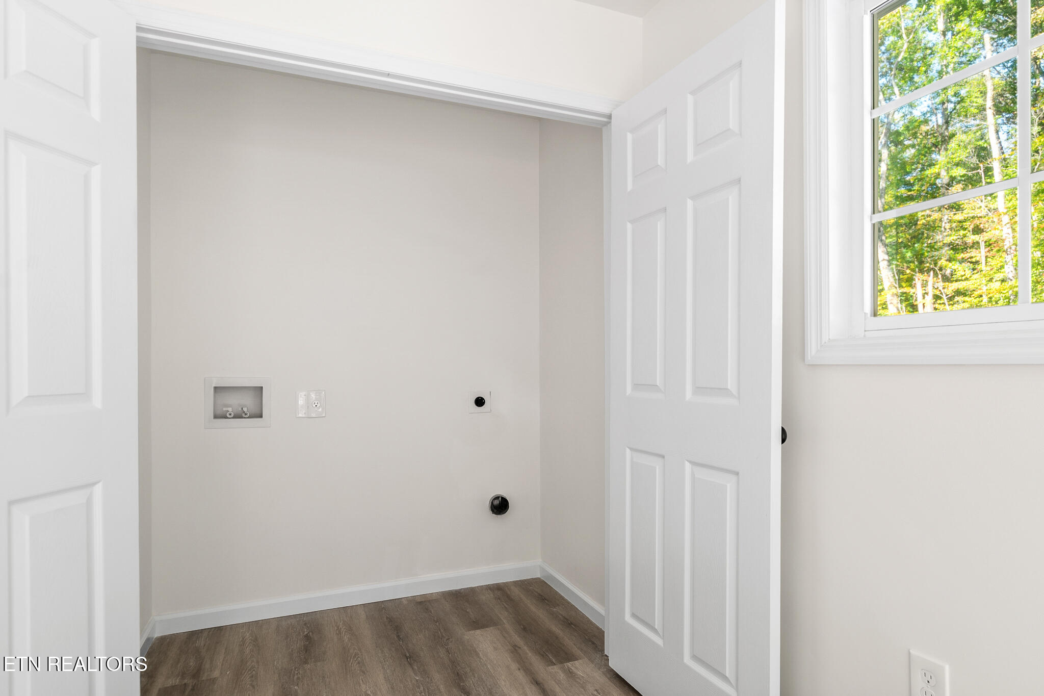 170 Lone Mountain Road Andersonville, TN 37705 - Photo 16 of 33 Laundry closet