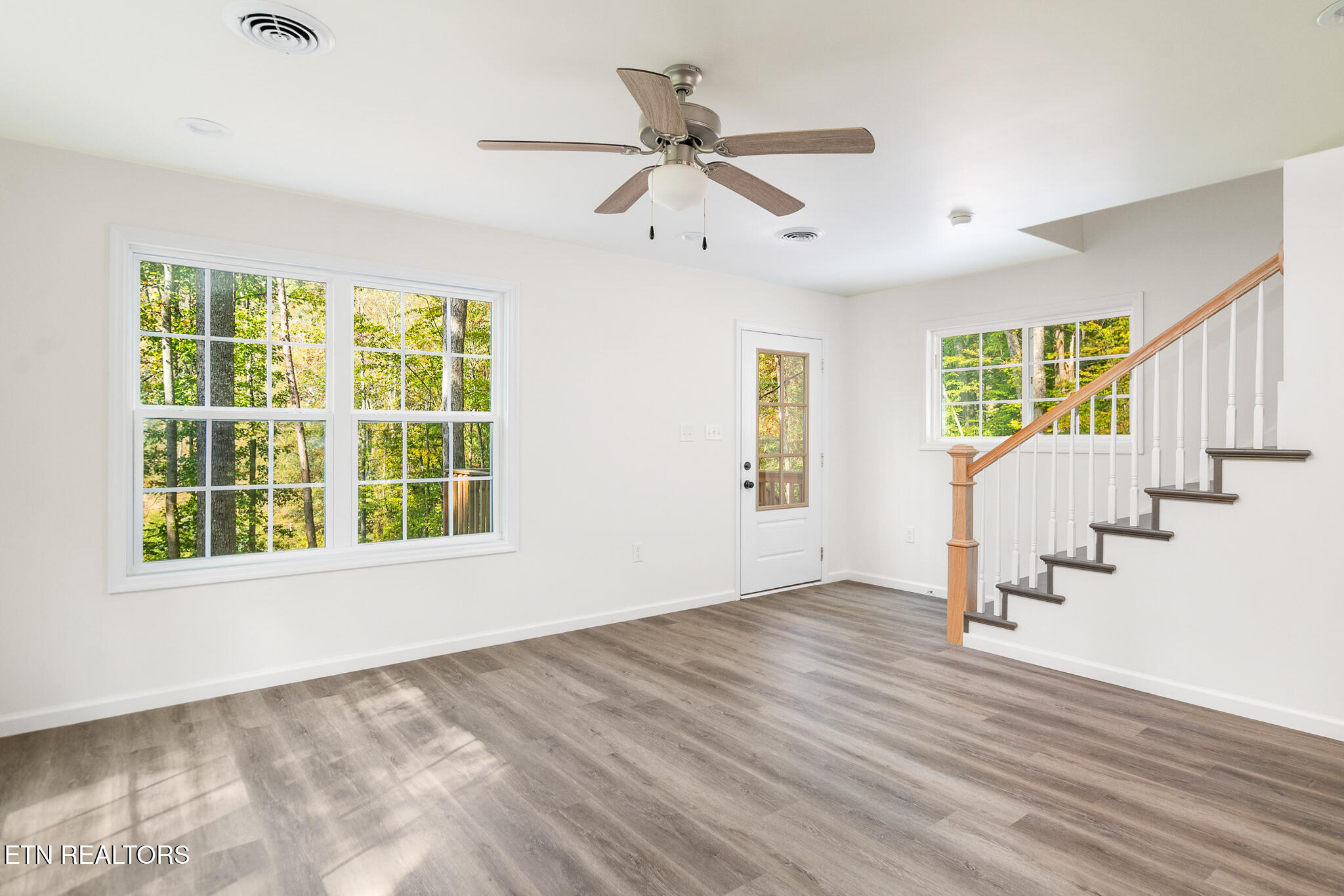 170 Lone Mountain Road Andersonville, TN 37705 - Photo 4 of 33 Living Room