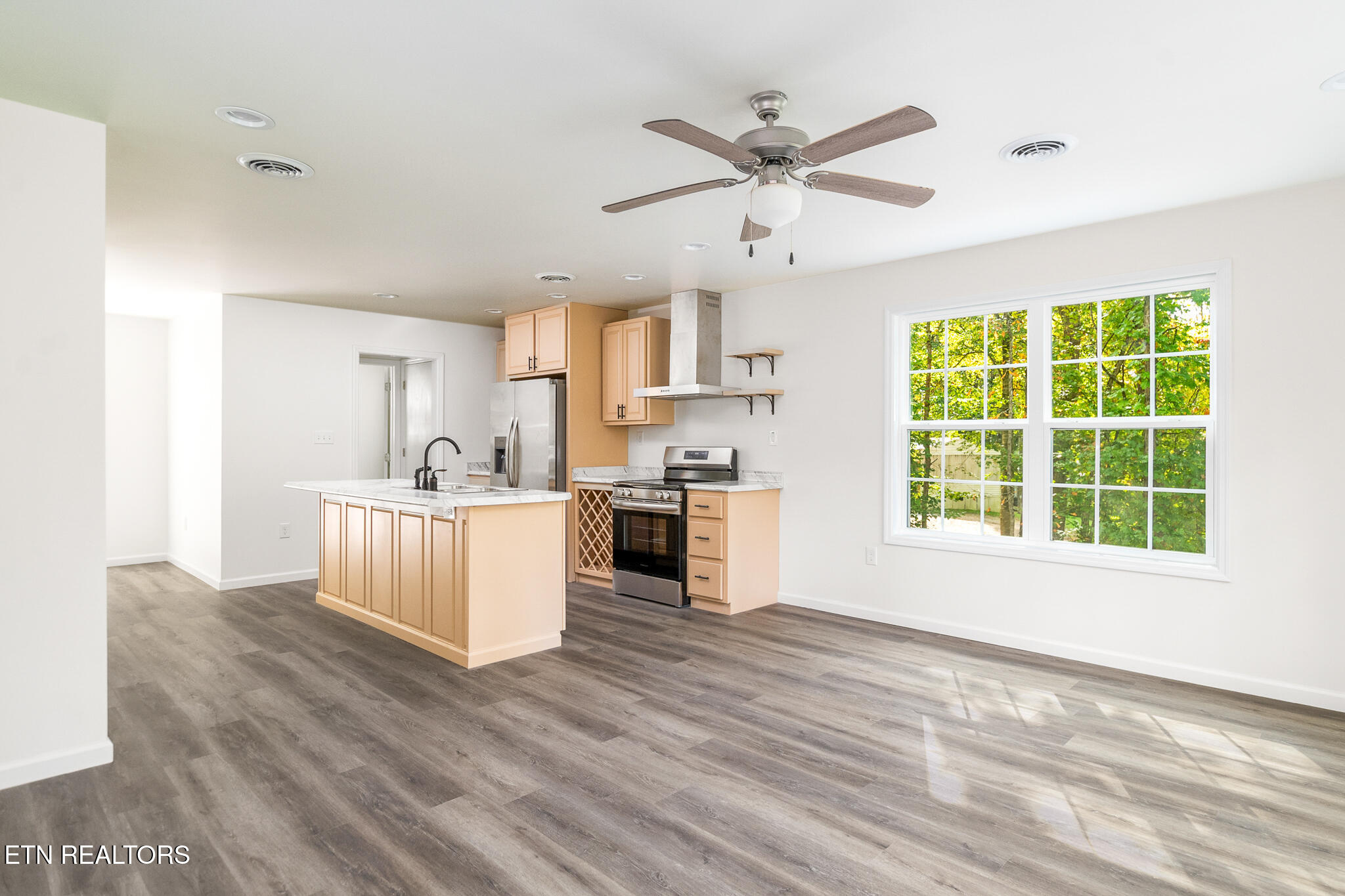 170 Lone Mountain Road Andersonville, TN 37705 - Photo 9 of 33 LR/Kitchen