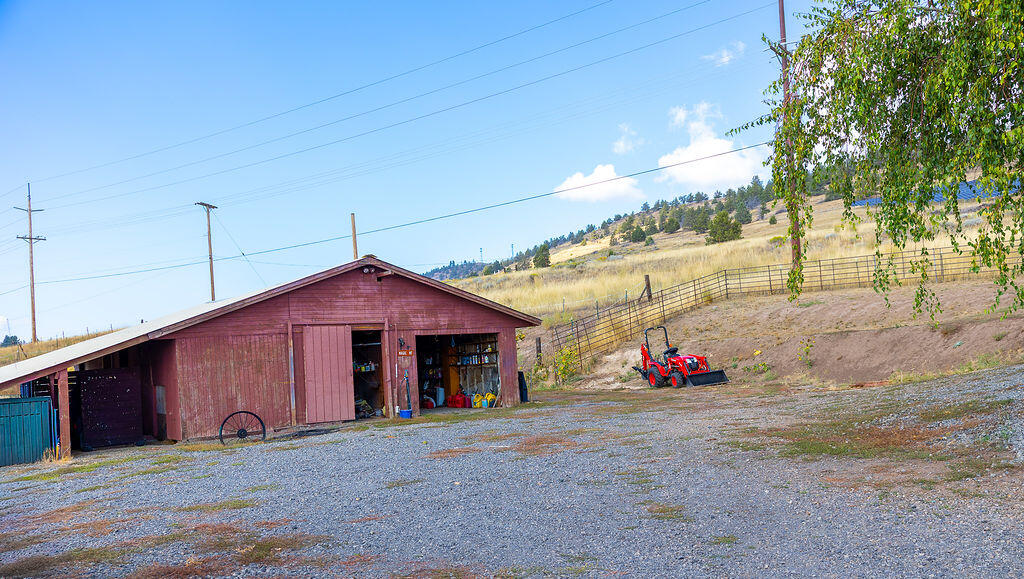 2137 Orindale Road Klamath Falls, OR 97601 - Photo 21 of 31 335A9537