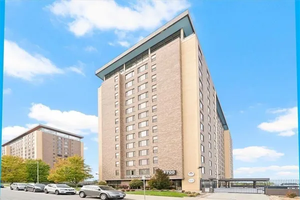 $130,000 | 700 East 8th Street, Unit 15O, Kansas City, MO 64106