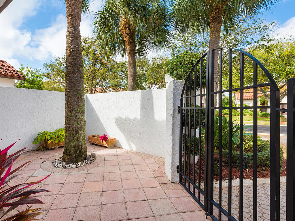 23040 Via Stel Boca Raton, FL 33433 - Photo 3 of 17 001_4252