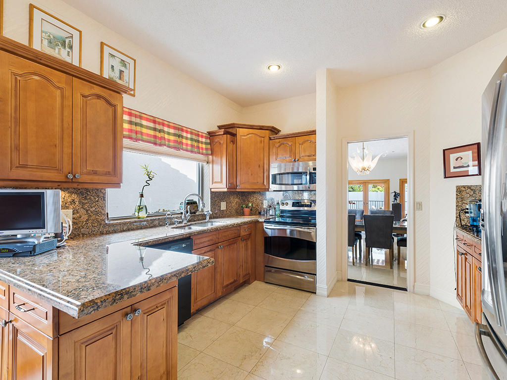 23040 Via Stel Boca Raton, FL 33433 - Photo 7 of 17 001_4327