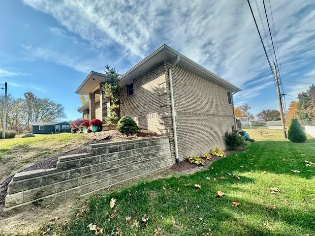 $415,000 | 1201 10th Street, Covington, IN 47932