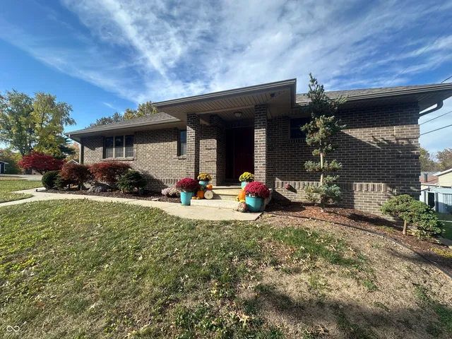 $415,000 | 1201 10th Street, Covington, IN 47932