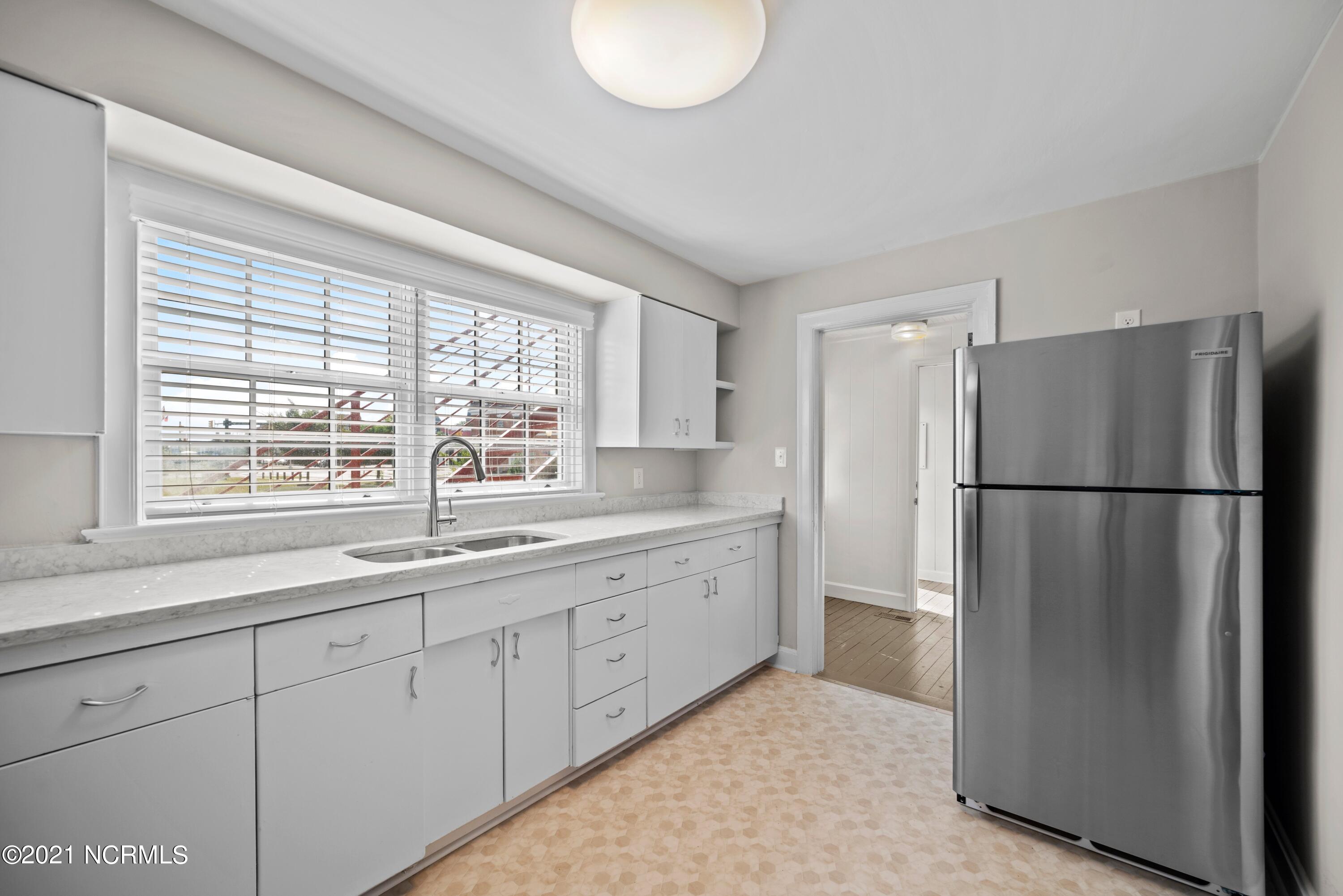 514 Broad Street New Bern, NC 28560 - Photo 14 of 18 New Solid Surface Countertops