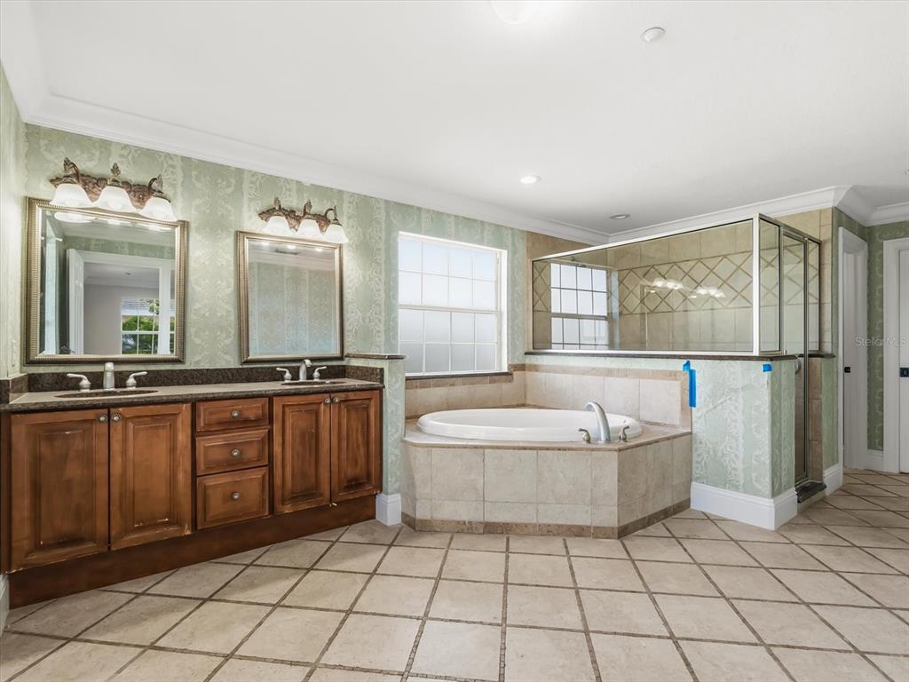 1554 Corolla Court Reunion, FL 34747 - Photo 28 of 75 a spacious bathroom with a tub sink and mirror