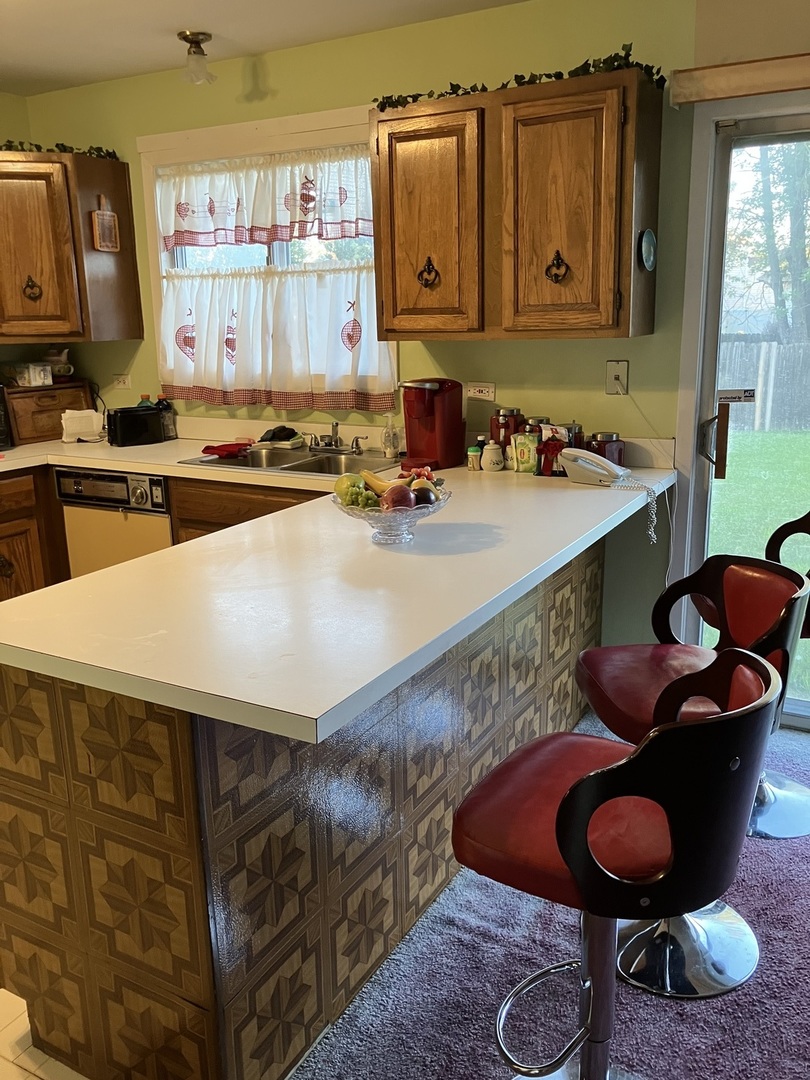 46 Wedgewood Road Matteson, IL 60443 - Photo 2 of 7 a room with furniture and wooden floor