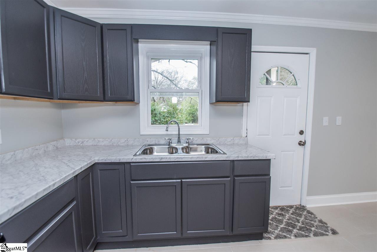 9 Collinson Road Greenville, SC 29605 - Photo 12 of 35 Gallery Image 12