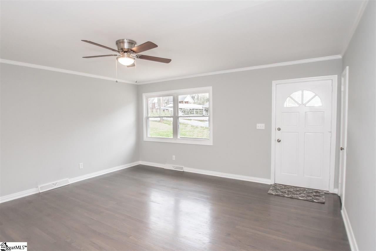 9 Collinson Road Greenville, SC 29605 - Photo 3 of 35 Gallery Image 3