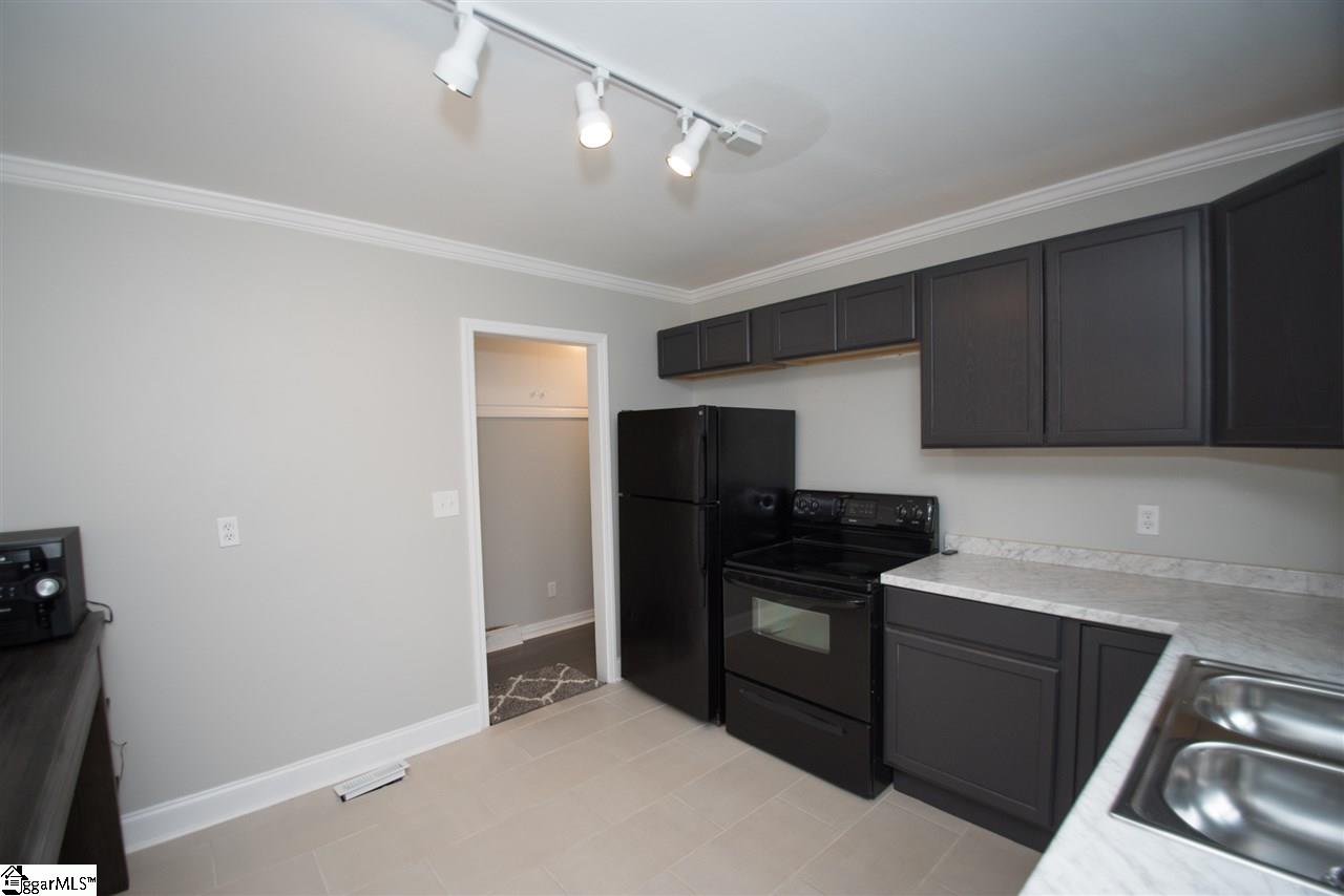 9 Collinson Road Greenville, SC 29605 - Photo 5 of 35 Gallery Image 5
