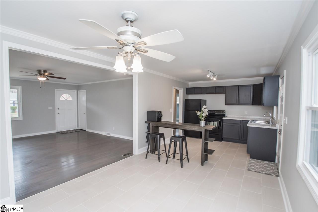 9 Collinson Road Greenville, SC 29605 - Photo 6 of 35 Gallery Image 6