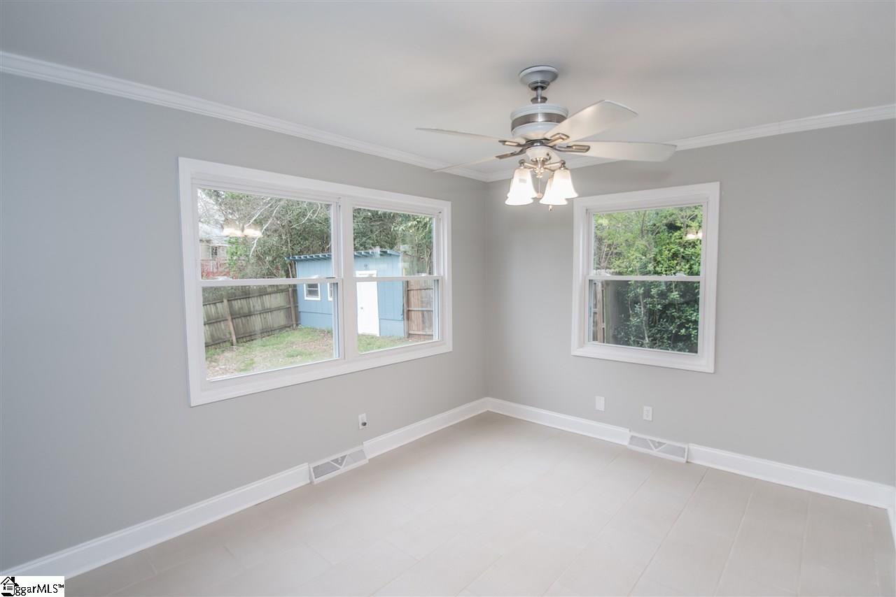 9 Collinson Road Greenville, SC 29605 - Photo 8 of 35 Gallery Image 8