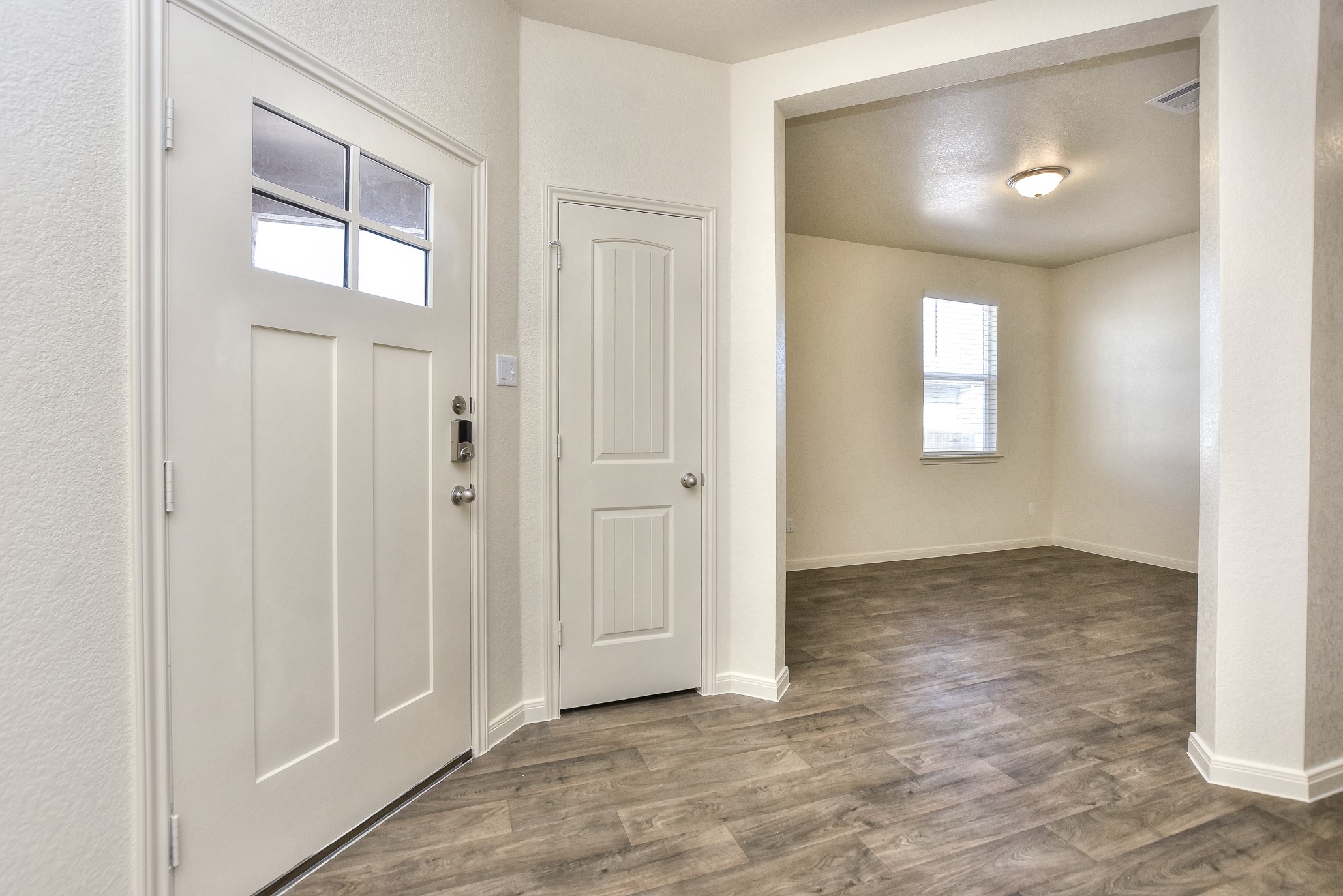 6201 Kildare Drive Georgetown, TX 78626 - Photo 3 of 29 Foyer featuring baseboards, visible vents, and wood finished floors