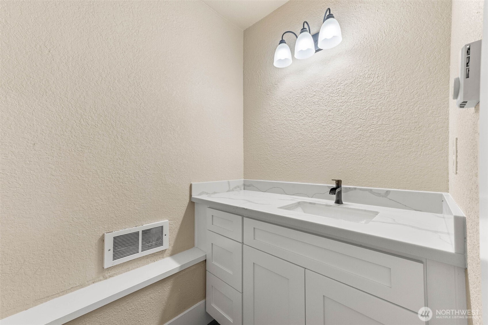 136 Rainier Acres Road Southeast Rainier, WA 98576 - Photo 27 of 40 Gallery Image 27