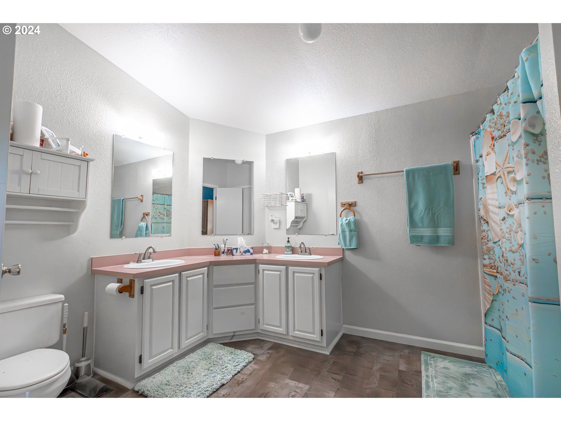 710 North Howe Street Carlton, OR 97111 - Photo 14 of 31 a kitchen with a sink and cabinets