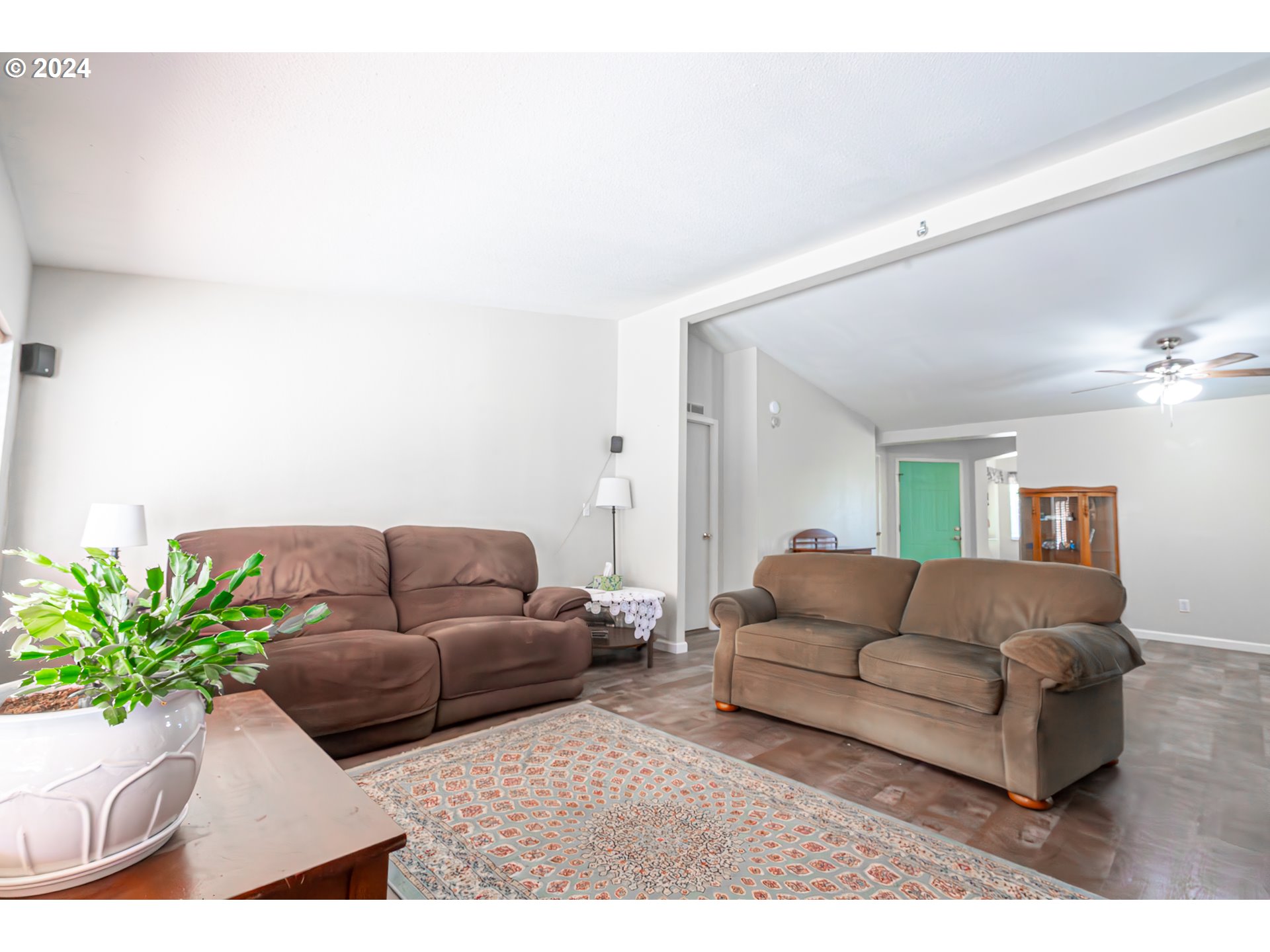 710 North Howe Street Carlton, OR 97111 - Photo 2 of 31 a living room with furniture and a couch