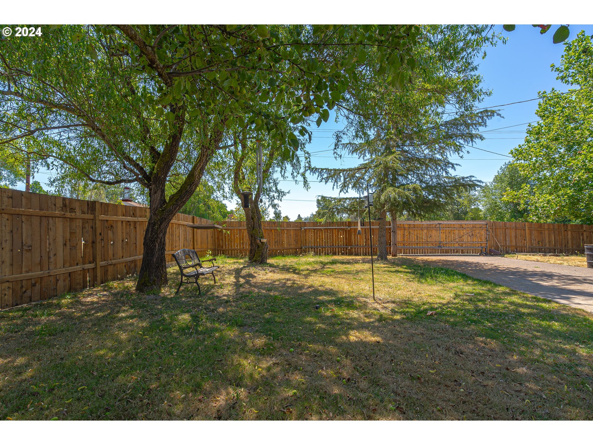 710 North Howe Street Carlton, OR 97111 - Photo 28 of 31 a view of a backyard