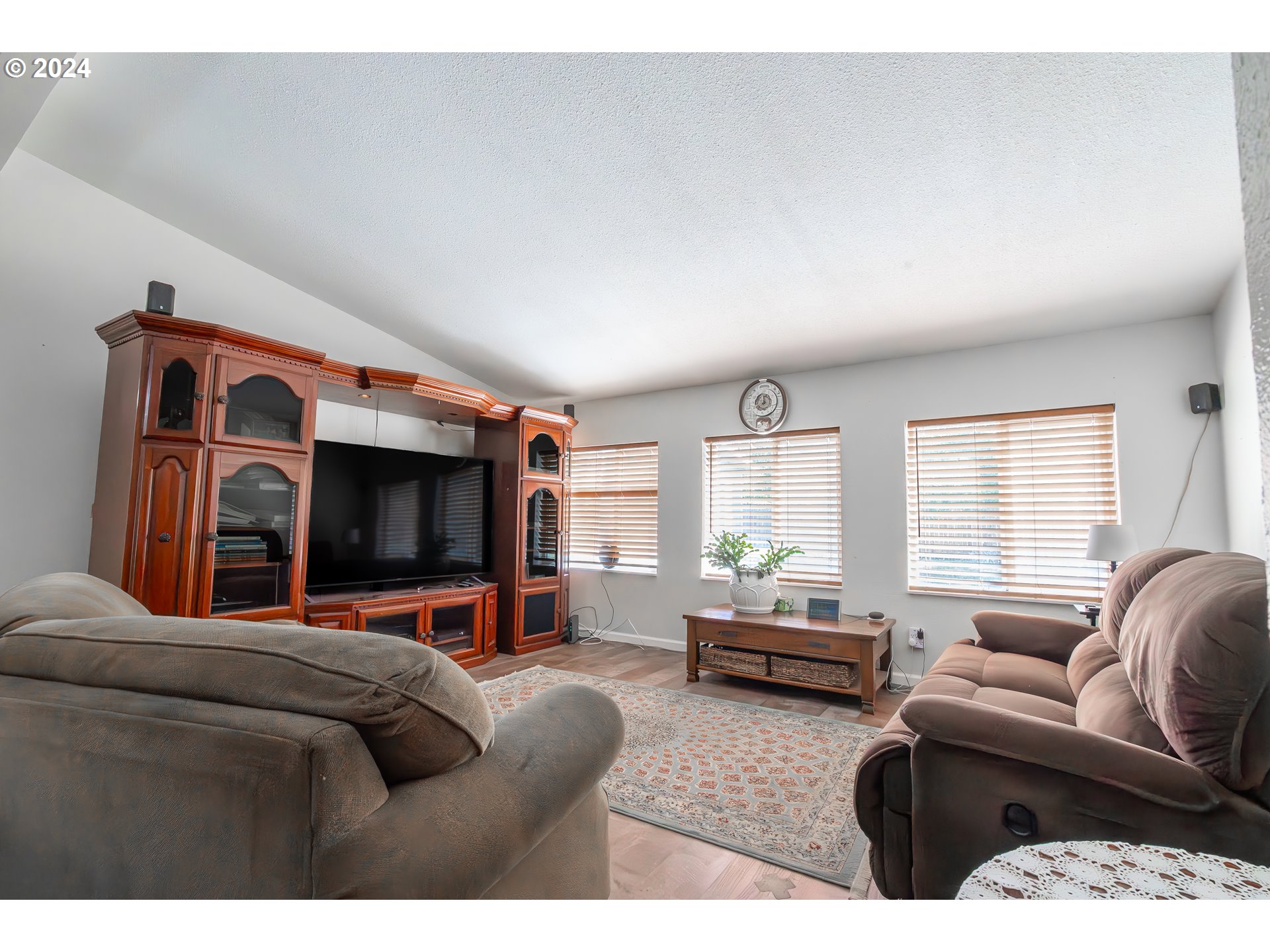 710 North Howe Street Carlton, OR 97111 - Photo 4 of 31 a living room with furniture and a flat screen tv